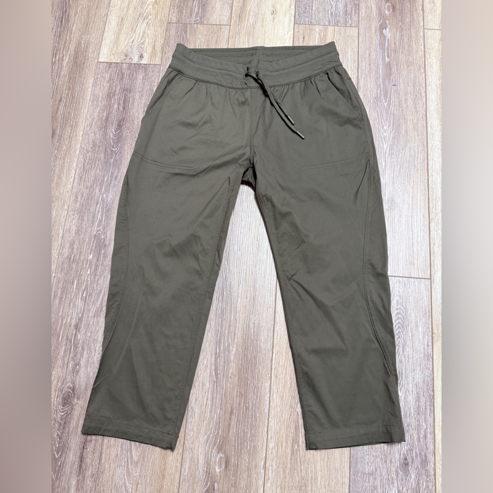 The North Face Olive Green Cropped Capri Pants Women's M Hiking Outdoor Stretch